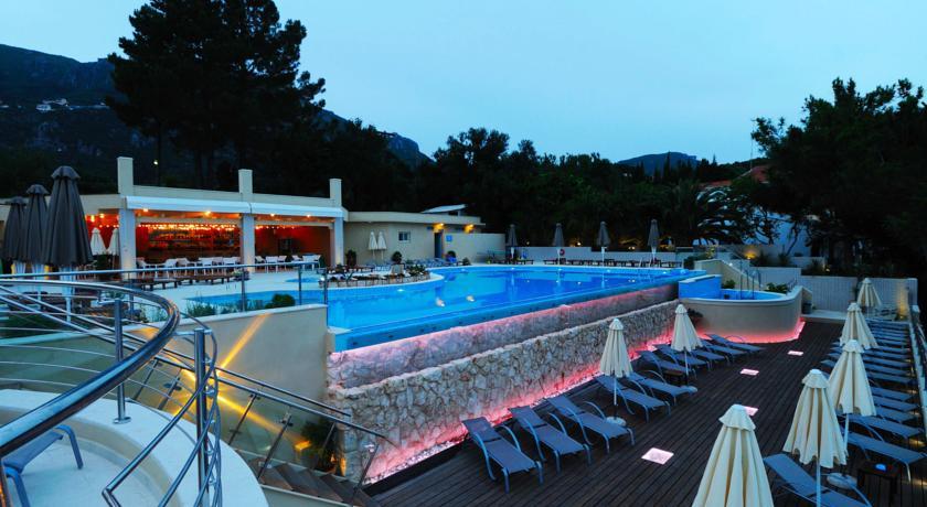 Akrotiri Beach Resort Hotel - Adult Friendly Paleokastritsa Bagian luar foto The swimming pool at the hotel