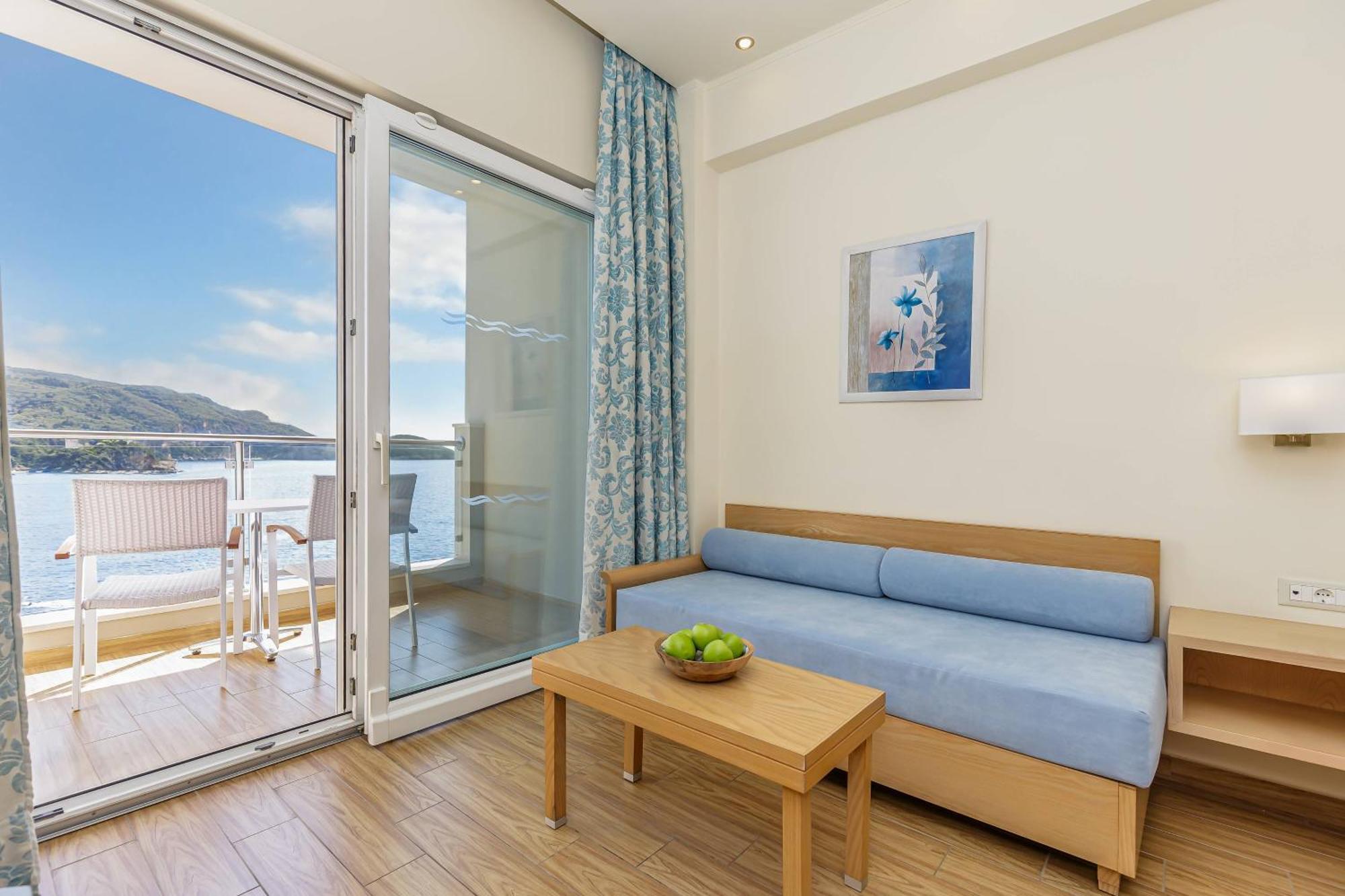 Akrotiri Beach Resort Hotel - Adult Friendly Paleokastritsa Bagian luar foto A room at the hotel