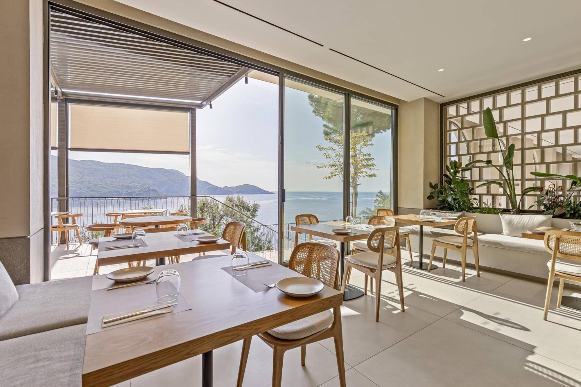 Akrotiri Beach Resort Hotel - Adult Friendly Paleokastritsa Bagian luar foto Restaurant