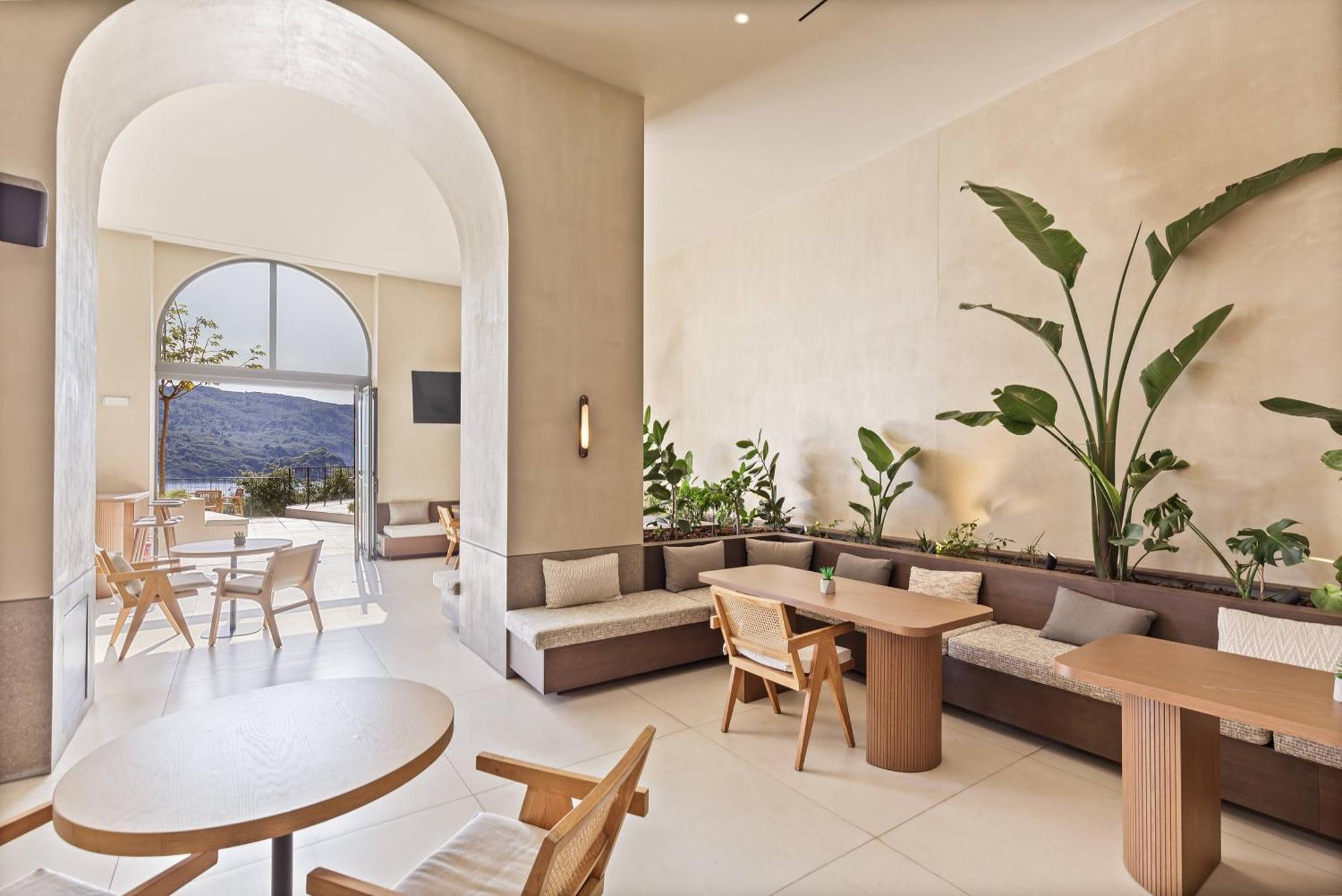 Akrotiri Beach Resort Hotel - Adult Friendly Paleokastritsa Bagian luar foto The interior of the hotel