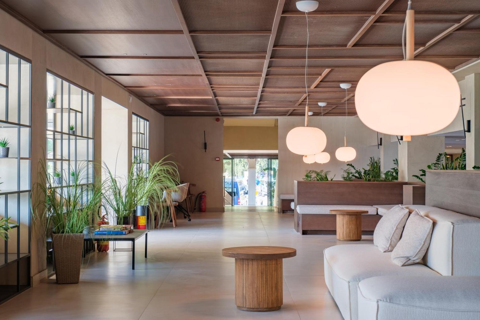 Akrotiri Beach Resort Hotel - Adult Friendly Paleokastritsa Bagian luar foto Interior of the hotel